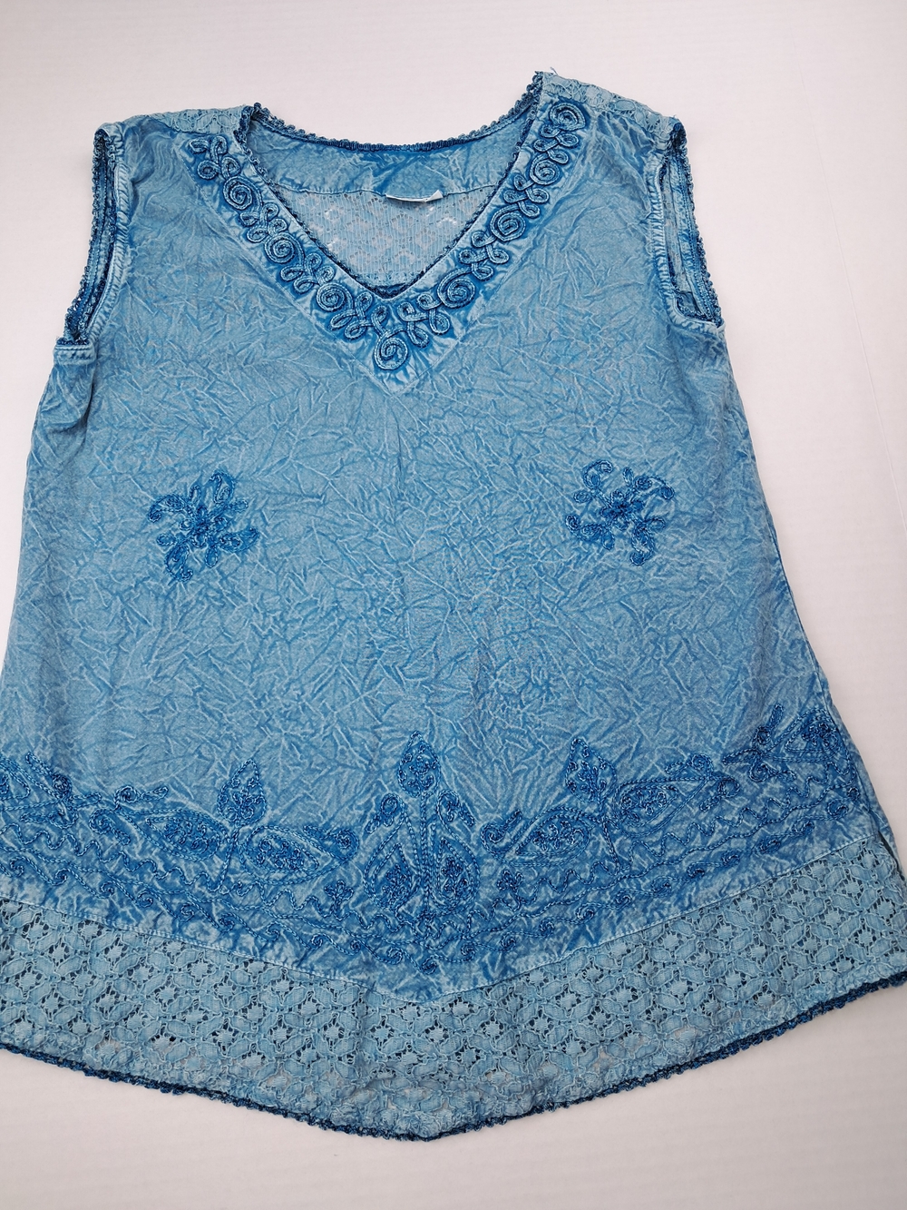 Light Blue Embroidered V-Neck Sleeveless Camisole